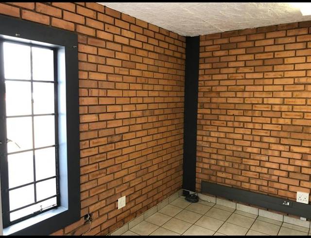 INDUSTRIAL PROPERTY TO RENT IN HENNOPSPARK